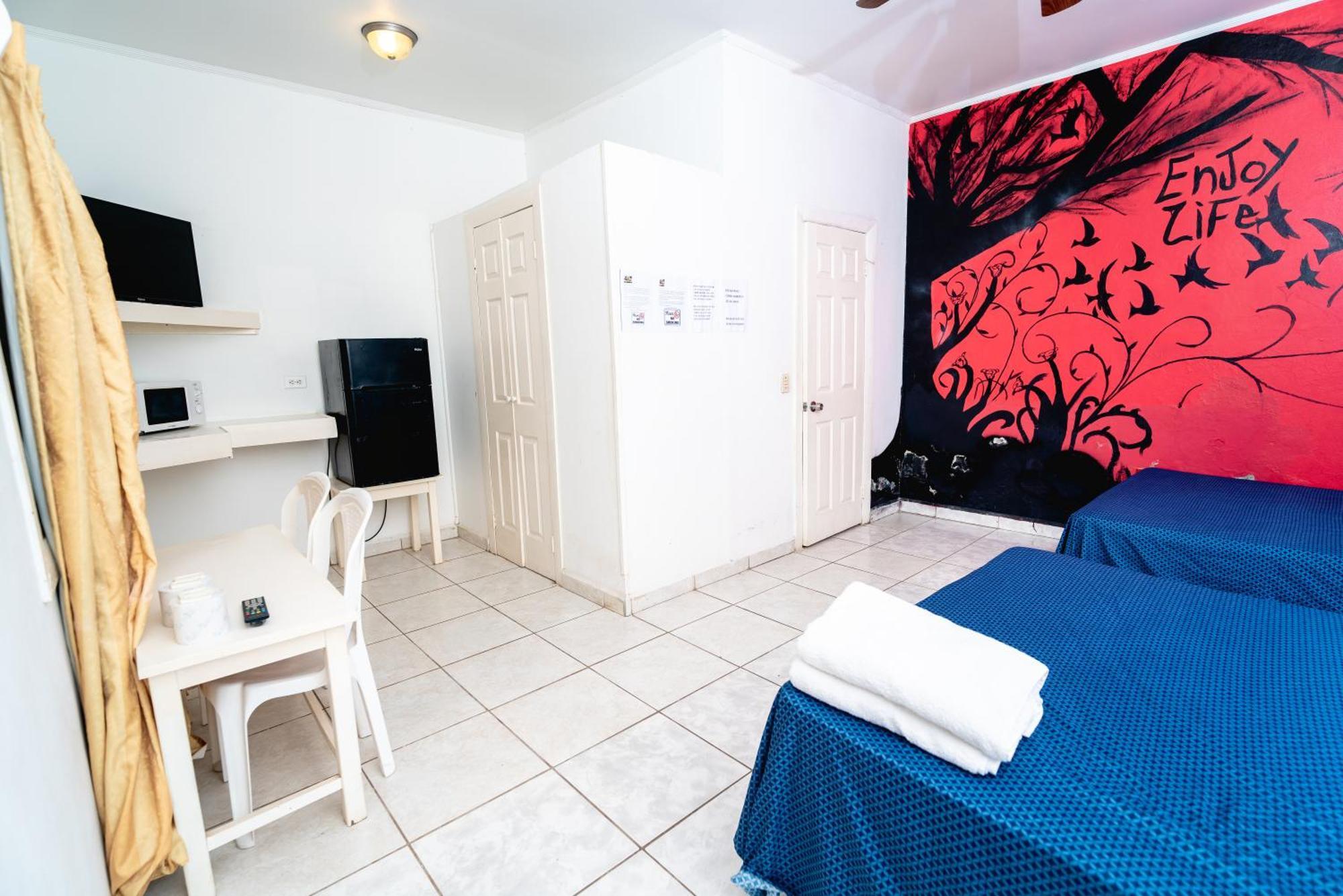 Hotel&Hostal Trinidad La Ceiba Exterior photo